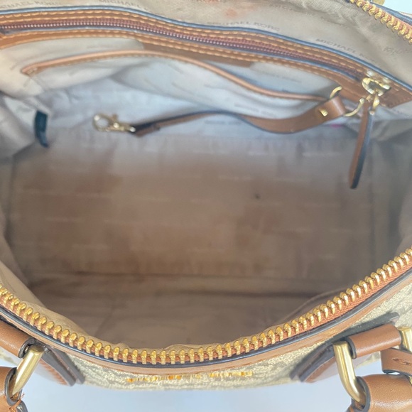 Michael Kors Handbag 🤎 - Picture 8 of 9